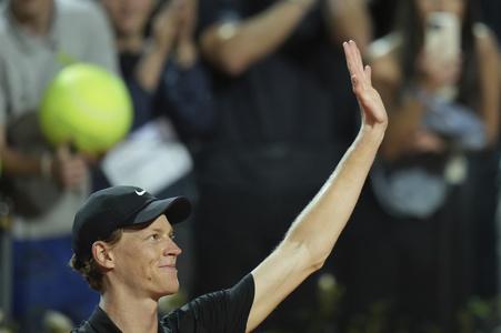 aliansky tenista Jannik Sinner sa raduje po 2. kole dvojhry na turnaji Masters 1000 v Ríme.