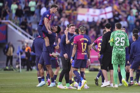 Radosť hráčov Barcelony po jednom z gólov v El Clasicu.