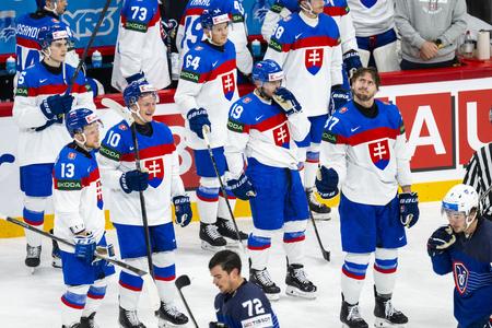 Na snímke víťazná radosť slovenských hokejistov po zápase základnej A-skupiny Slovensko - Francúzsko.