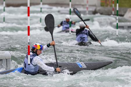 Na snímke spredu slovenské kanoistky Zuzana Paňková, Soňa Stanovská a Emanuela Luknárová počas pretekov v kategórii 3xK1 na majstrovstvách Európy vo vodnom slalome.