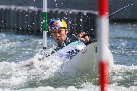 Na snímke slovenský vodný slalomár Jakub Grigar počas kvalifikácie pretekov v kategórii K1 mužov na majstrovstvách Európy vo vodnom slalome. 