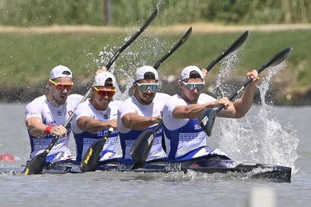 Slovenský štvorkajak v zložení Samuel Baláž, Denis Myšák, Csaba Zalka a Adam Botek vo finále K4 na 500 m na ME v kanoistike v maďarskom Szegede  - ilustračné foto TASR/DUNA/MTI/Tamas Kovacs. 