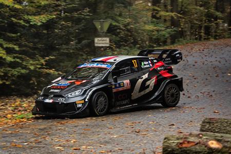 Na snímke Francúzi Sébastien Ogier a jeho spolujazdec Vincent Landais v roku 2014 - ilustračné foto.