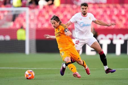 Majstrovská Barcelona doma prehrala s Villarealom, ktorý si zabezpečil Ligu majstrov
