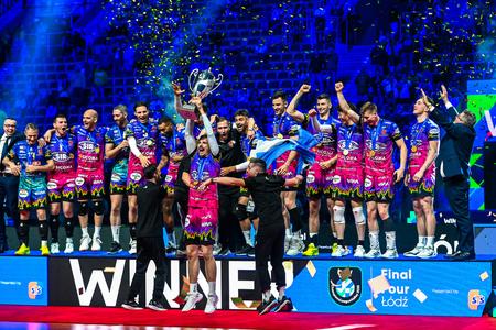 Radosť volejbalistov Perugie z premiérového triumfu v Lige majstrov.