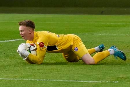 Brankár Gregor Tóth v akcii.