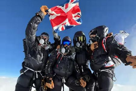 Everest expres? Z vášho domu na strechu sveta za 5 dní a s dopingom