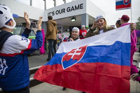 Slovenskí fanúšikovia vo fanzónena 83. majstrovstvách sveta v ľadovom hokeji v Bratislave.