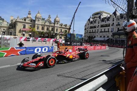 Charles Leclerc počas vlaňajšej Veľkej ceny Monaka. AP Photo/Luca Bruno
