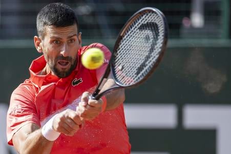 Srb Novak Djokovič počas semifinále turnaja v Ženeve, v ktorom zdolal Brita Camerona Norrieho 2:1 na sety.