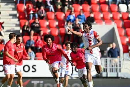 Chinonso Emeka (Trenčín) sa teší po góle v sieti Zlatých Moraviec.