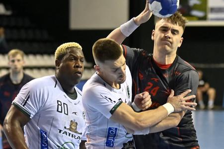 Marek Štefina (vpravo počas duelu s Prešovom) bol najlepším strelcom Považskej Bystrice v súboji s Bojnicami. Dal 9 gólov.