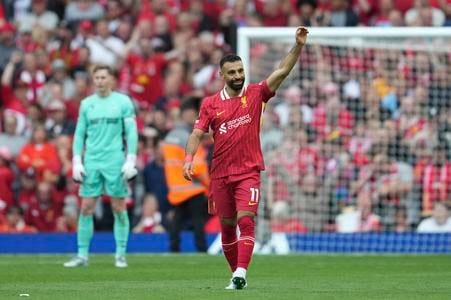 Hráč Liverpoolu Mohamed Salah oslavuje po tom, ako strelil úvodný gól vo futbalovom zápase anglickej ligy Premier League FC Liverpool - Crystal Palace.