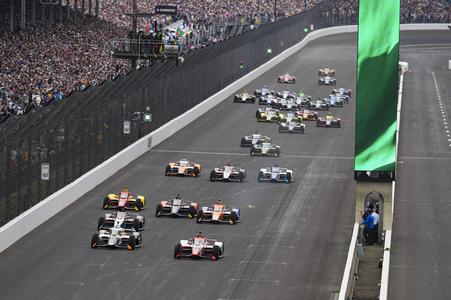 Momentka z pretekov Indy 500. AP Photo/Michael Conroy