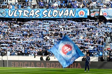 Najviac divákov na jednom zápase bolo v závere nadstavby na Tehelnom poli, kde Slovan privítal Košice.