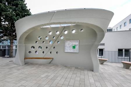 Bratislava’s first bus stop made using 3D concrete printing technology is located in the borough of Dúbravka.