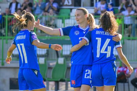 Na snímke radosť futbalistiek Sloveniek z gólu počas 5. kola 1. skupiny C-divízie Ligy národov žien vo futbale Slovensko - Gibraltár.
