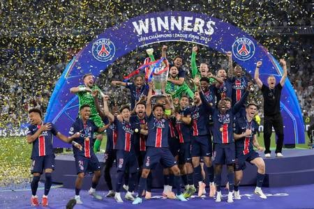 Hráči PSG oslavujú po víťazstve vo finálovom zápase  Ligy majstrov v Mníchove.
