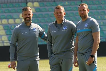 Realizačný tím slovenskej dvadsaťjednotky: zľava Tibor Goljan, Jaroslav Kentoš, Mário Auxt.