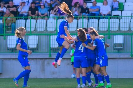 Radosť futbalistiek Slovenska z gólu.