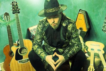 Jack Lukeman thinking about his Bratislava setlist