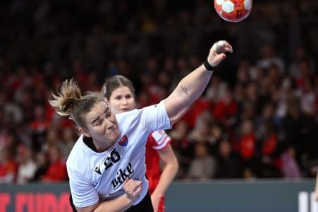 Barbora Lancz patrí medzi kľúčové hráčky slovenskej hádzanárskej reprezentácie, na ME 2024 si zahrala v základnej E-skupine proti Rakúsku.