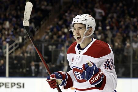 Obranca Lane Hutson z Montrealu Canadiens sa stal najlepším nováčikom NHL v sezóne 2024/2025.