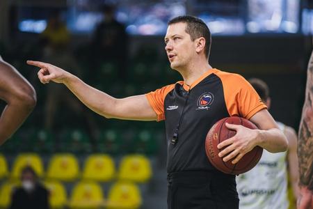 Na ME basketbalistiek dvaja slovenskí rozhodcovia. Ženy už hrajú poriadne tvrdo, podobne ako muži, hovorí náš arbiter