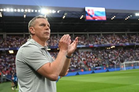 Na snímke tréner Slovenska Jaroslav Kentoš počas zápasu základnej A-skupiny Slovensko - Taliansko.