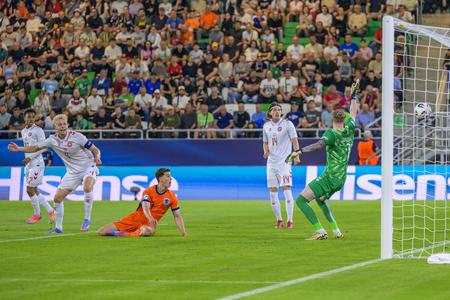 Prvý gól Holandska po vlastnom góle Olivera Provstgaarda z Dánska počas zápasu základnej D-skupiny Holandsko - Dánsko na majstrovstvách Európy hráčov do 21 rokov v Prešove-