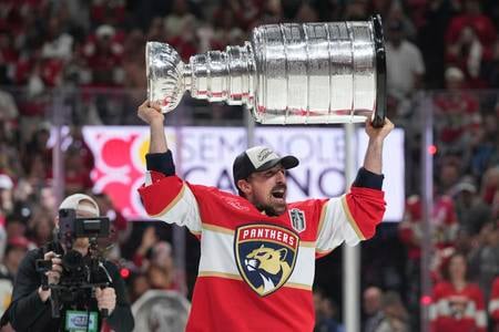 Najlepší trejd cez sezónu v histórii? Nenávidený potkan získal druhýkrát Stanley Cup a smeruje do Siene slávy