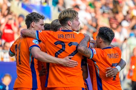 Futbalisti Holandska sa tešia z druhého gólu.