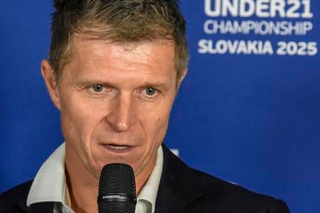 Bol maličký a tenký, no dotiahol to až do slávnych klubov. V detstve presviedčal spolužiakov, že si zahrá v Bundeslige