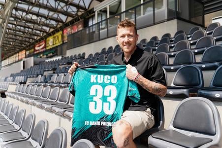 VIDEO: Kucka nevešia kopačky na klinec, podpísal dvojročnú amatérsku zmluvu, posilní nováčika tretej ligy