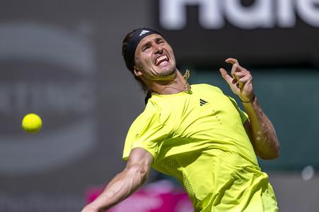 Alexander Zverev počas zápasu s Talianom Flaviom Cobollim.