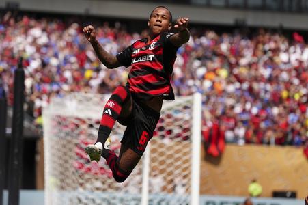 Wallace Yan z tímu Flamengo oslavuje gól v sieti Chelsea Londýn.
