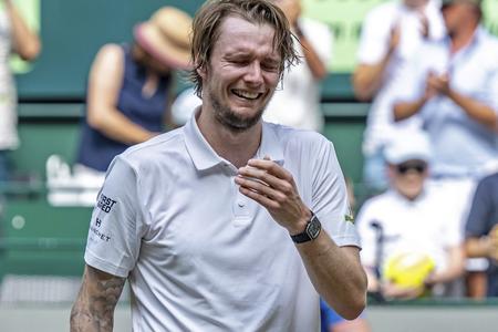 Alexander Bublik  a jeho reakcia na triumf na turnaji ATP v Halle.