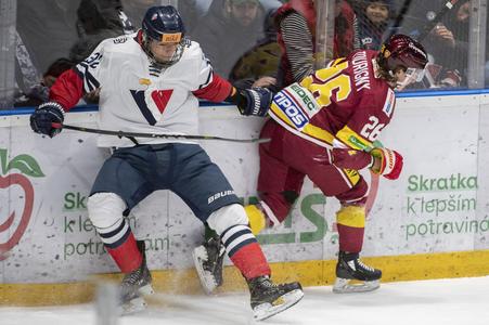 František Dej (vľavo) v drese Slovana Bratislava.