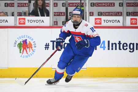 Nedraftovaný Slovák zaujal najlepšie kluby NHL. Rád sledujem Martina Pospíšila, nikto proti nemu nechce hrať, vraví
