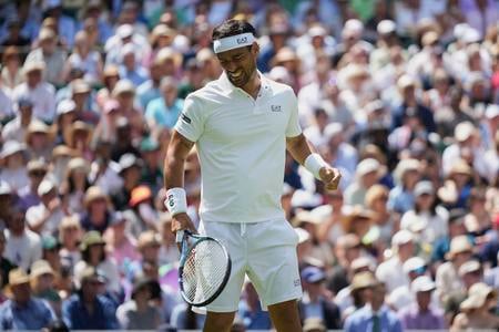 Fabio Fognini počas zápasu 1. kola mužskej dvojhry Wimbledonu 2025 proti obhajcovi titulu Carlosovi Alcarazovi zo Španielska.