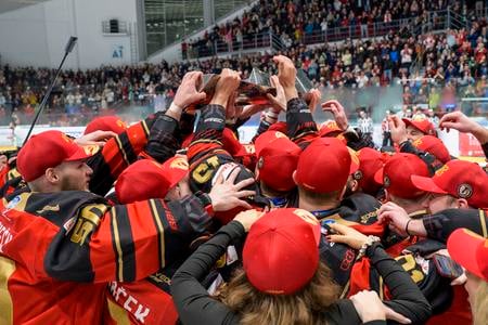 Hokejisti Prešova sa tešia z postupu do slovenskej extraligy.