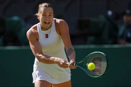 Sobolenková zvládla obrat v náročnom štvrťfinále a vo Wimbledone opäť postúpila medzi elitu