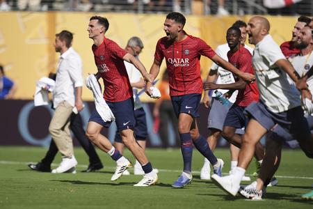 Hráči Paríž St. Germain sa tešia z postupu do finále MS klubov. V ňom nastúpia v sobotu proti FC Chelsea.