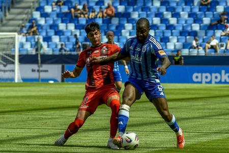 Jedna z letných posíl Slovana, obranca Sandro Cruz (vpravo) v generálke proti FC Midtjylland (1:4).
