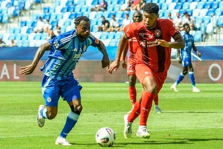 Kelvin Ofori v nedeľňajšom prípravnom zápase proti FC Midtjylland.