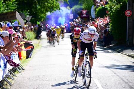 Záškodnícka taktika proti Pogačarovi Visme na Tour zatiaľ vychádza