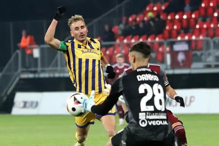 Christián Herc (vľavo) bude Dunajskej Strede v úvode Niké ligy chýbať.
