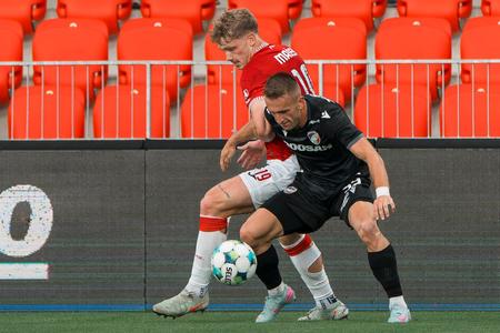 Momentka z úvodného zápasu sezóny 2025/2026 medzi FK Pardubice a FK Viktoria Plzeň.