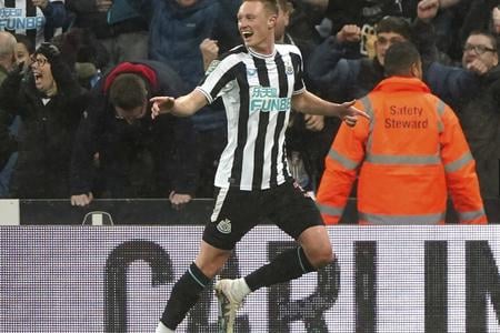 Sean Longstaff - ešte v drese Newcastle United.