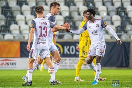 Futbalisti Podbrezovej po víťazstve v Košiciach. 